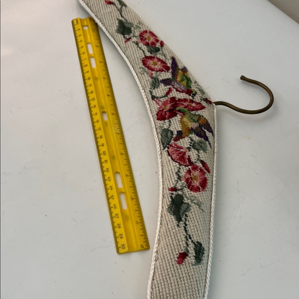 Needle point/petit point hanger